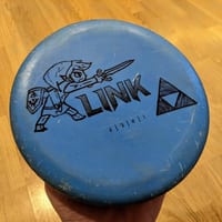 I thought I'd spruce up my super beat in everyday-putter 😂🗡️🛡️ I love pulling this guy out on the course...
