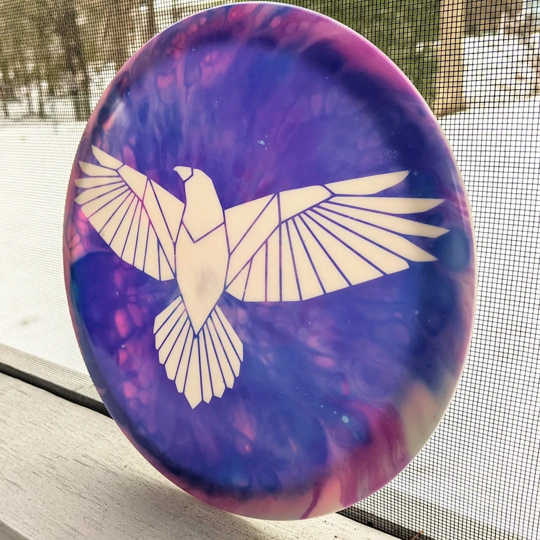 I'm calling my first stencil dye a success 😁 Those lines are so crisp 😙👌 I'm so tempted to bag this eagle myself!