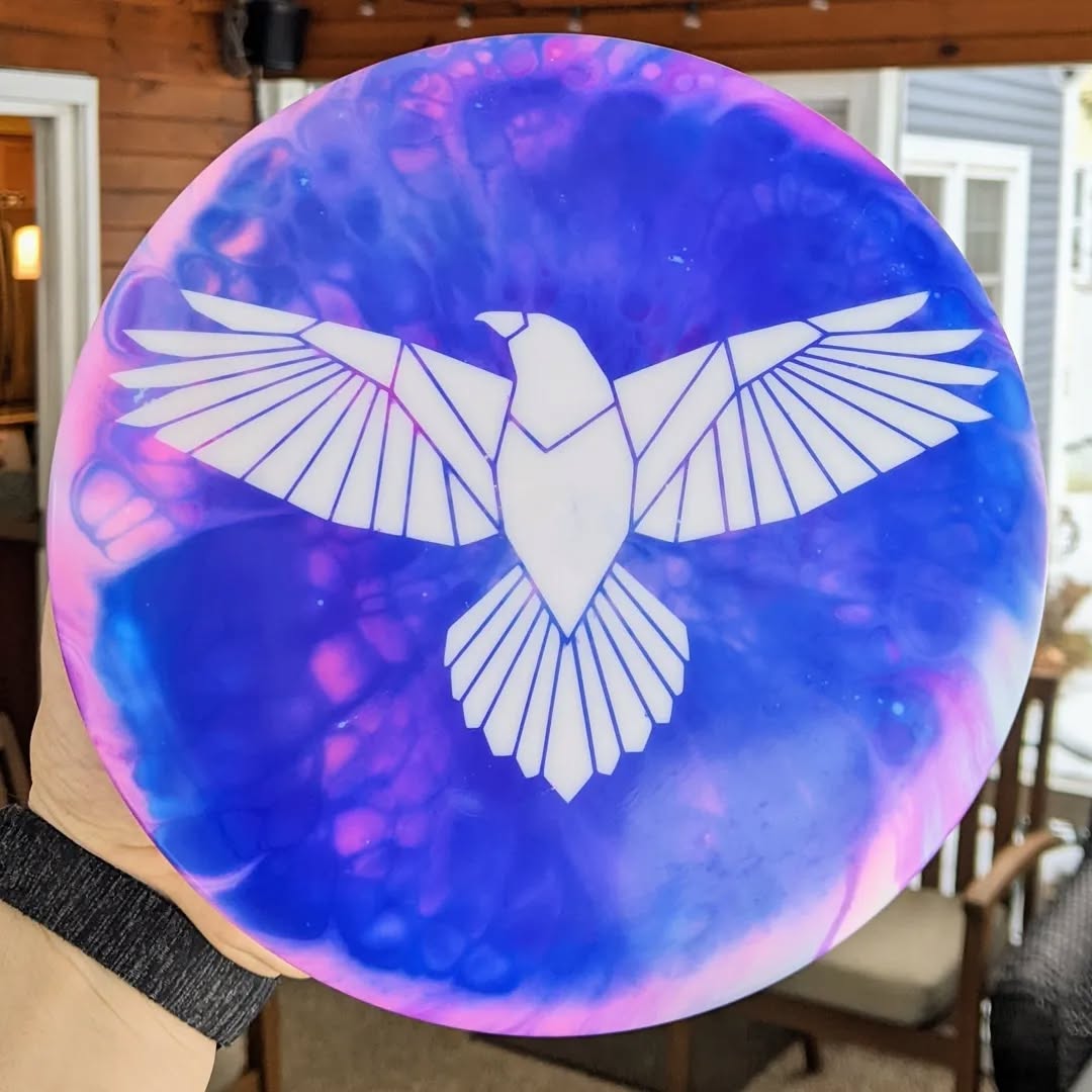 I'm calling my first stencil dye a success 😁 Those lines are so crisp 😙👌 I'm so tempted to bag this eagle myself!